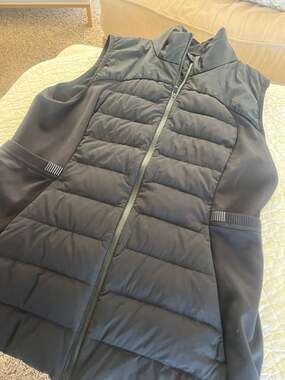 Lululemon Down for It All Vest Black